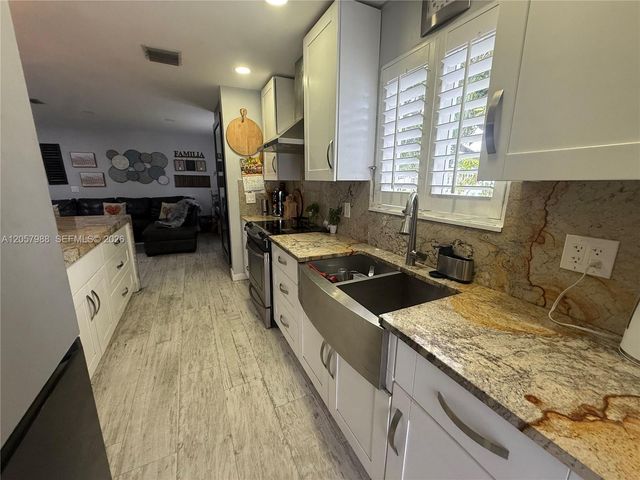 701 SW 4th Court, Hallandale Beach, FL 33009