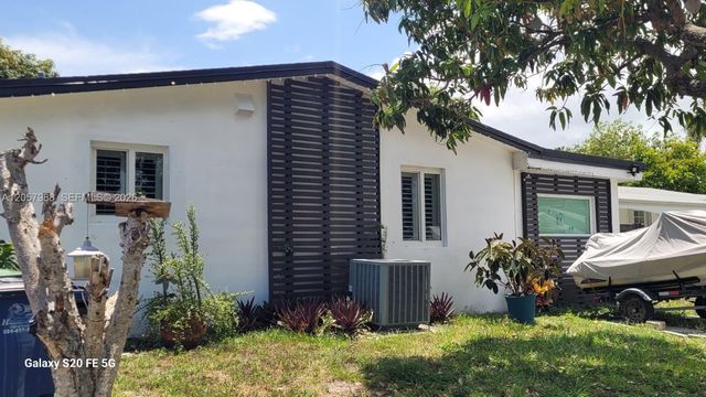 701 SW 4th Court, Hallandale Beach, FL 33009