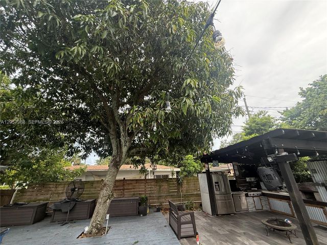 701 SW 4th Court, Hallandale Beach, FL 33009