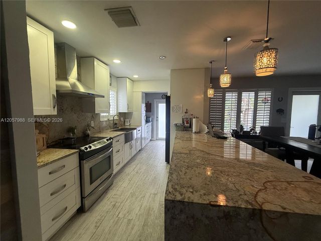 701 SW 4th Court, Hallandale Beach, FL 33009