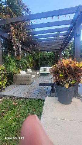 701 SW 4th Court, Hallandale Beach, FL 33009
