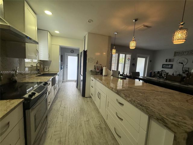 701 SW 4th Court, Hallandale Beach, FL 33009