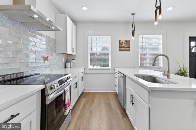 1529 VILLAGE RD, Strasburg, PA 17579