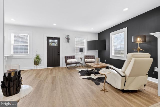 1529 VILLAGE RD, Strasburg, PA 17579