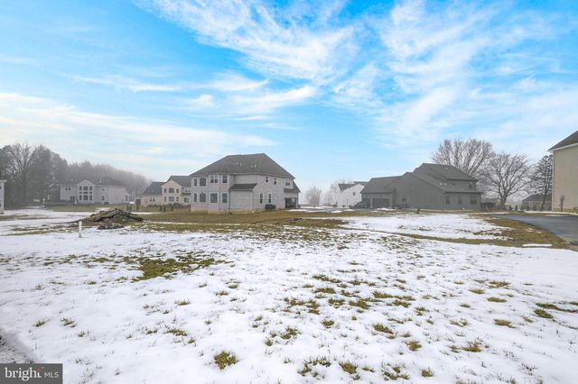 1529 VILLAGE RD, Strasburg, PA 17579