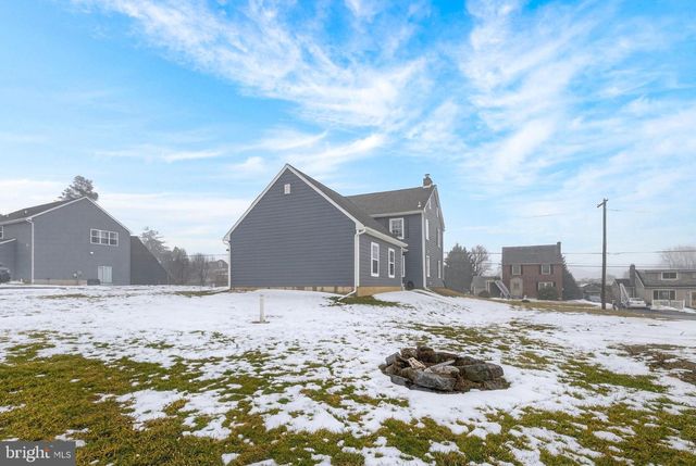 1529 VILLAGE RD, Strasburg, PA 17579