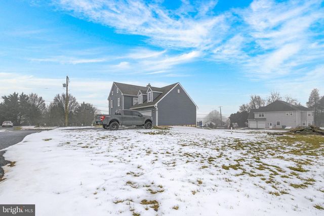 1529 VILLAGE RD, Strasburg, PA 17579