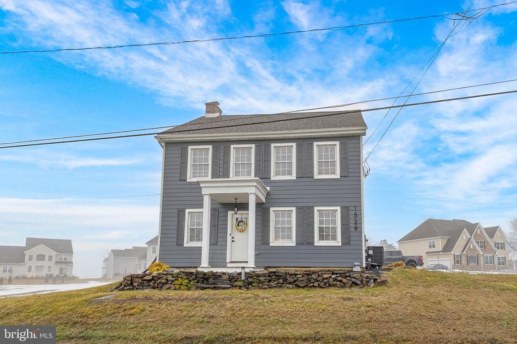 1529 VILLAGE RD, Strasburg, PA 17579