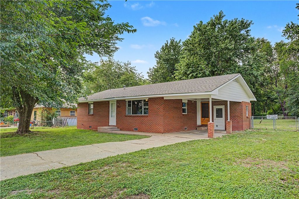 707 E Sumac Street, Rogers, AR 72756