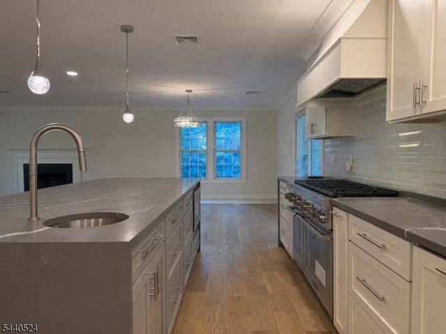 9 Crestview Ct, Montclair Twp., NJ 07042