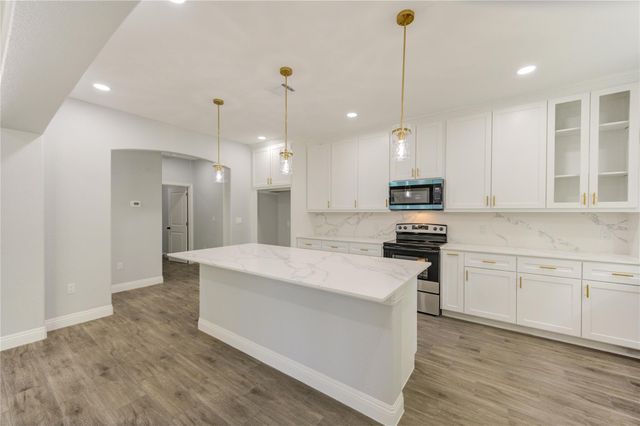 390 N Linnwood, Woodbranch, TX 77357