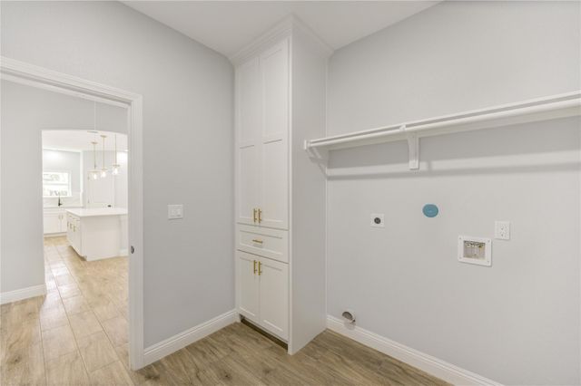 390 N Linnwood, Woodbranch, TX 77357