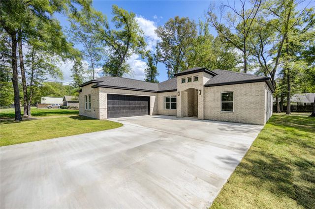 390 N Linnwood, Woodbranch, TX 77357