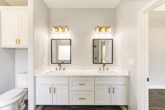 390 N Linnwood, Woodbranch, TX 77357