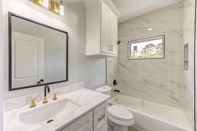 390 N Linnwood, Woodbranch, TX 77357