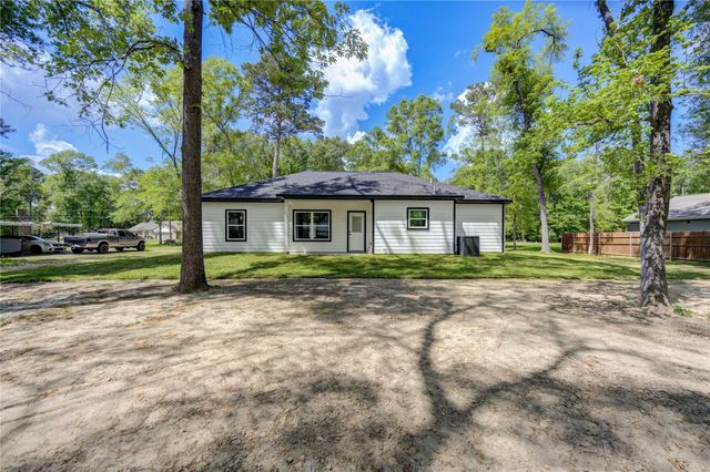 390 N Linnwood, Woodbranch, TX 77357