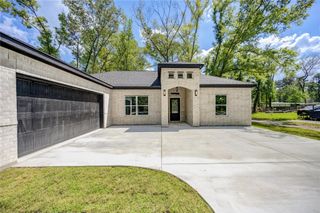 390 N Linnwood, Woodbranch, TX 77357