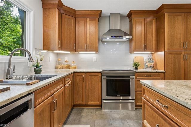 107 Brokenbridge RD, Yorktown, VA 23692