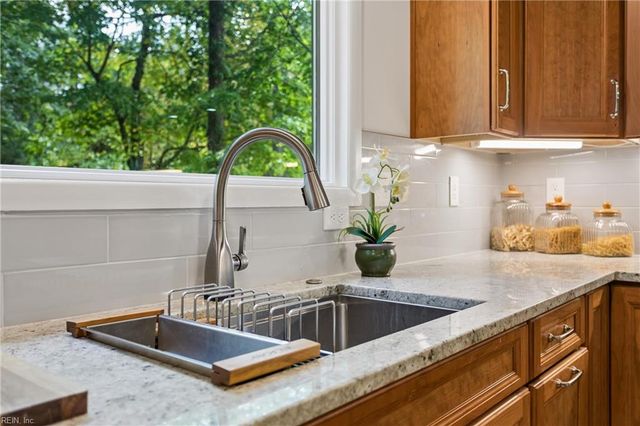 107 Brokenbridge RD, Yorktown, VA 23692