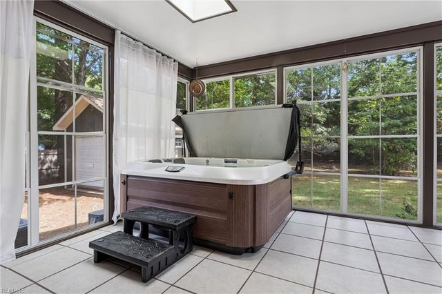 107 Brokenbridge RD, Yorktown, VA 23692