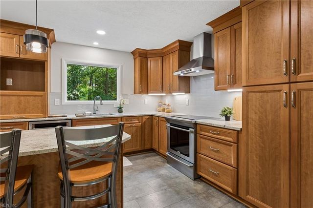 107 Brokenbridge RD, Yorktown, VA 23692