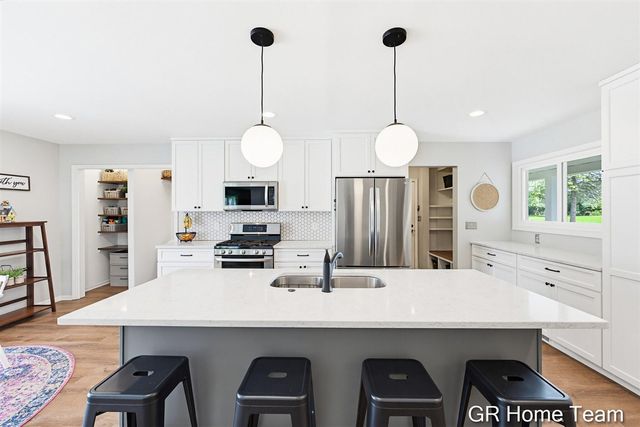 4090 Baywood Drive, Grand Rapids, MI 49546