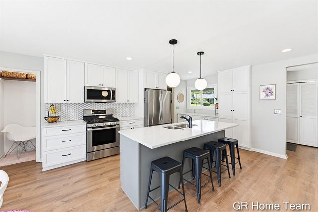 4090 Baywood Drive, Grand Rapids, MI 49546