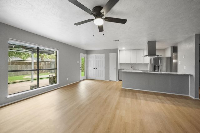 5321 Strickland Avenue, The Colony, TX 75056