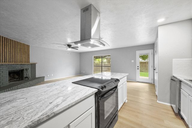 5321 Strickland Avenue, The Colony, TX 75056