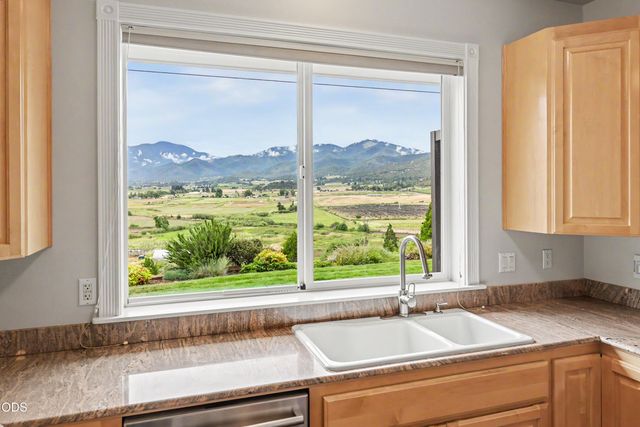 825 Amerman Drive, Phoenix, OR 97535