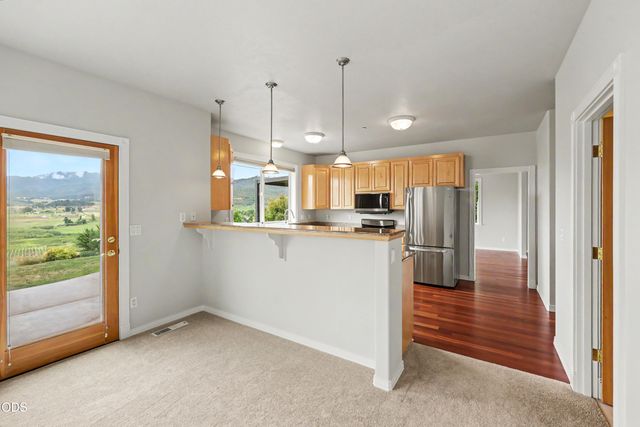 825 Amerman Drive, Phoenix, OR 97535