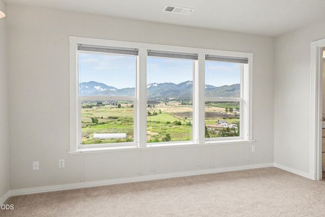 825 Amerman Drive, Phoenix, OR 97535