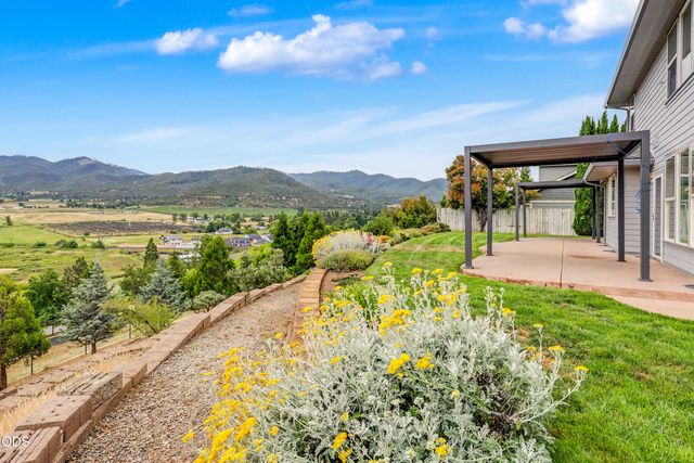 825 Amerman Drive, Phoenix, OR 97535