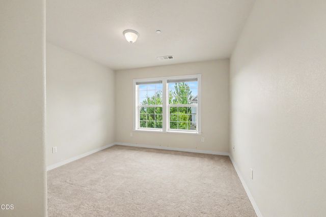 825 Amerman Drive, Phoenix, OR 97535