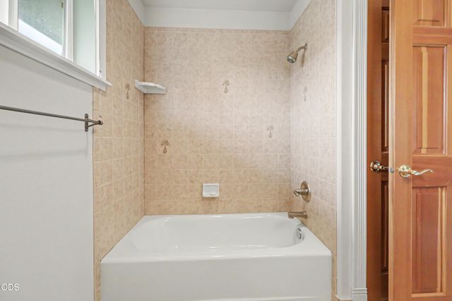 825 Amerman Drive, Phoenix, OR 97535