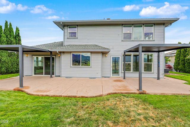 825 Amerman Drive, Phoenix, OR 97535