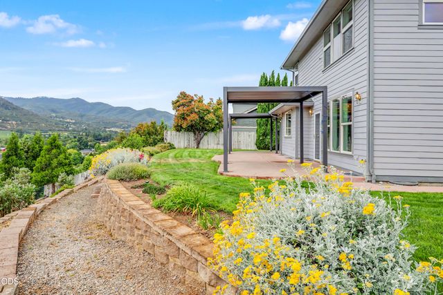 825 Amerman Drive, Phoenix, OR 97535