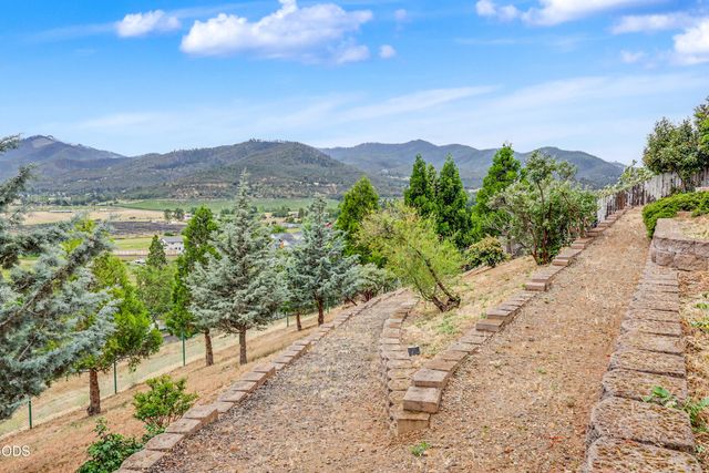 825 Amerman Drive, Phoenix, OR 97535
