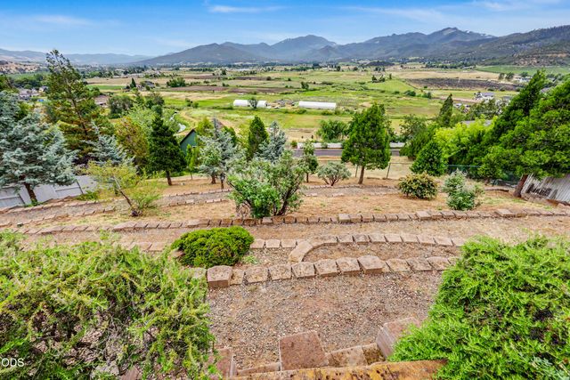 825 Amerman Drive, Phoenix, OR 97535
