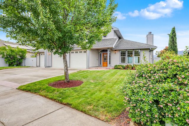 825 Amerman Drive, Phoenix, OR 97535