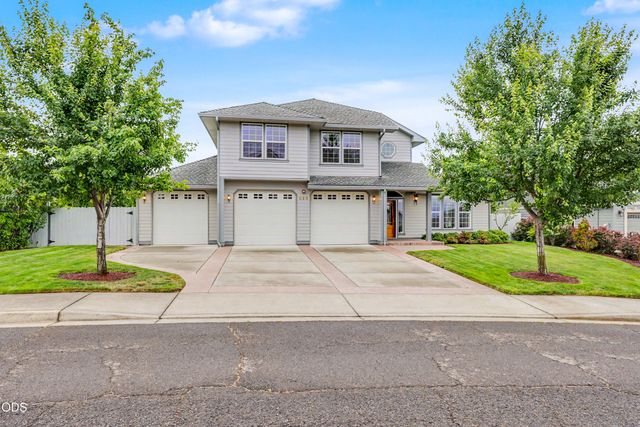 825 Amerman Drive, Phoenix, OR 97535