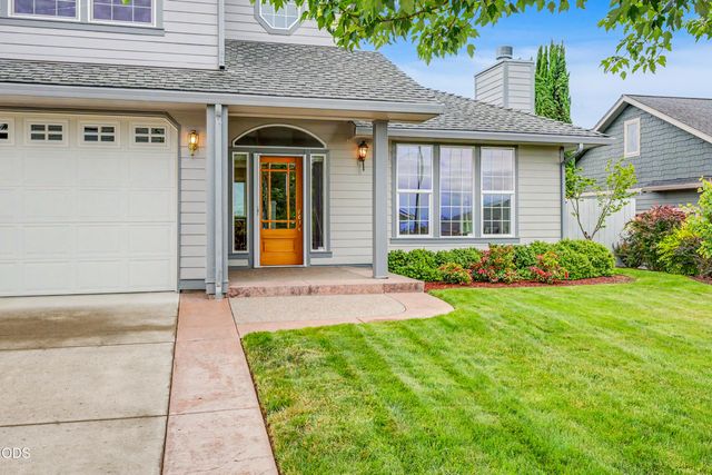825 Amerman Drive, Phoenix, OR 97535