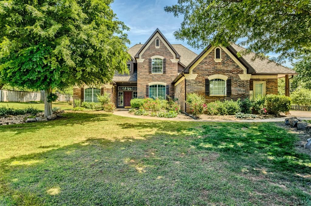Image 1 of property listing at 23250 Running Deer Trail, Edmond, OK 73025
