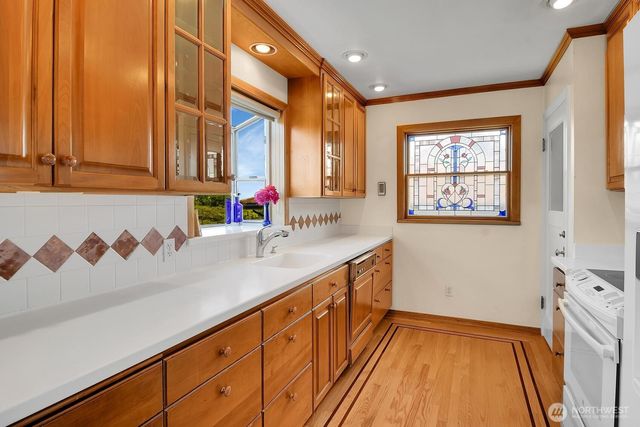 6921 39th Avenue SW, Seattle, WA 98136