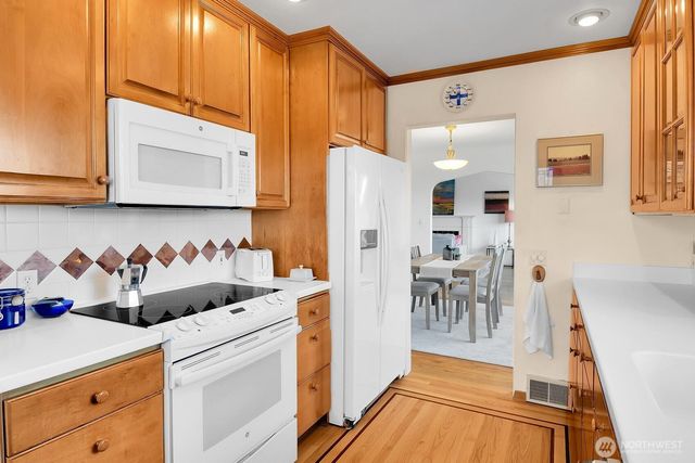 6921 39th Avenue SW, Seattle, WA 98136