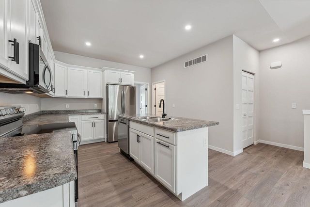 216 S Dewey Avenue, Reedsburg, WI 53959