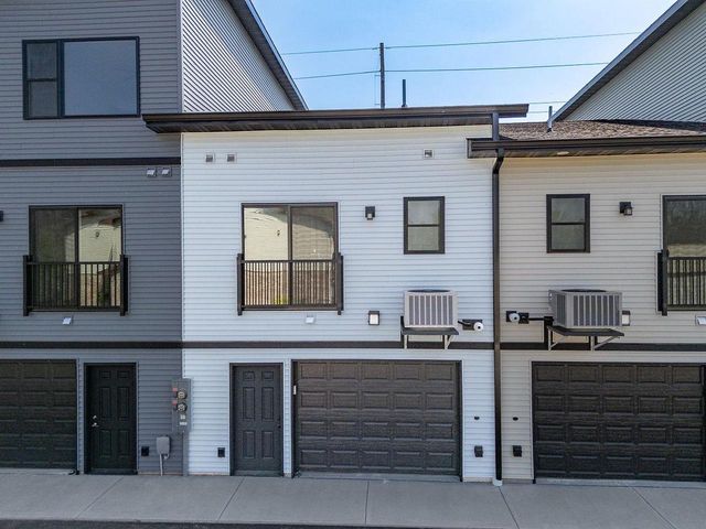 216 S Dewey Avenue, Reedsburg, WI 53959