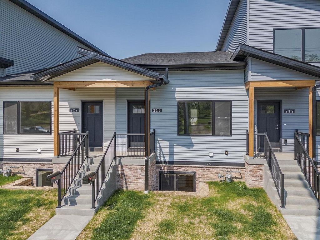 216 S Dewey Avenue, Reedsburg, WI 53959