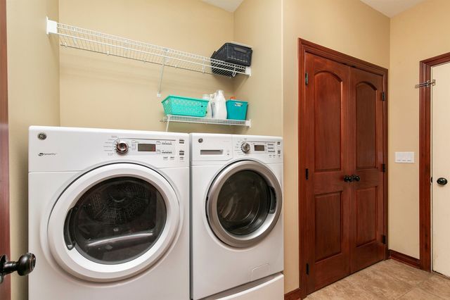 1454 Nine Iron Drive, West Des Moines, IA 50266