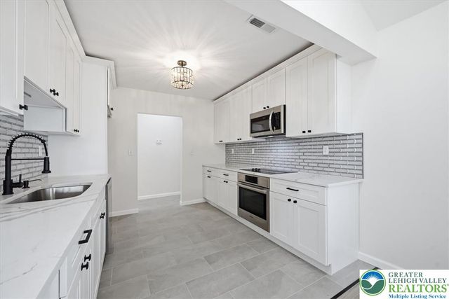301 South Watson Street, Palmer Twp, PA 18045